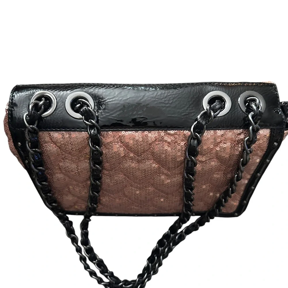 Betsey Johnson sequined quilted heart bag - Picture 4 of 8